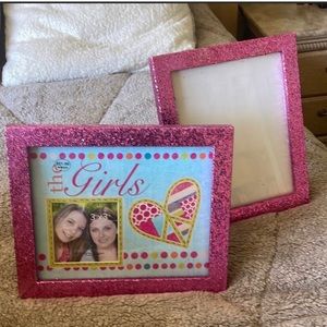 🎉5/$20🎉 2 pink sparkly frames